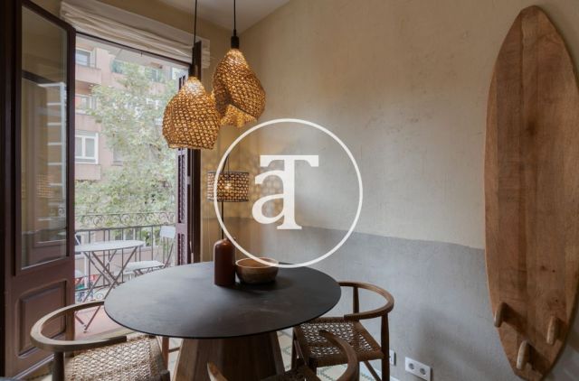 Appartement de location temporaire avec 2 suites, 2 salles de bain et balcon dans l’Eixample 2