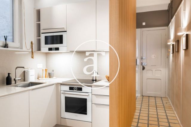 Appartement de location temporaire avec 2 suites, 2 salles de bain et balcon dans l’Eixample 14