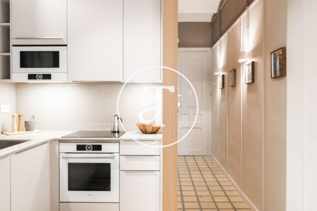 Appartement de location temporaire avec 2 suites, 2 salles de bain et balcon dans l’Eixample 13