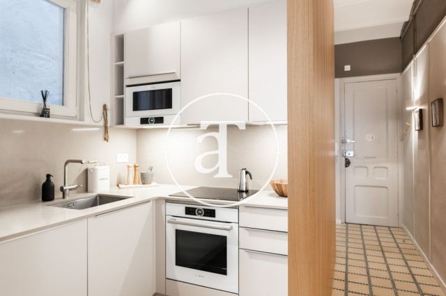 Appartement de location temporaire avec 2 suites, 2 salles de bain et balcon dans l’Eixample 17