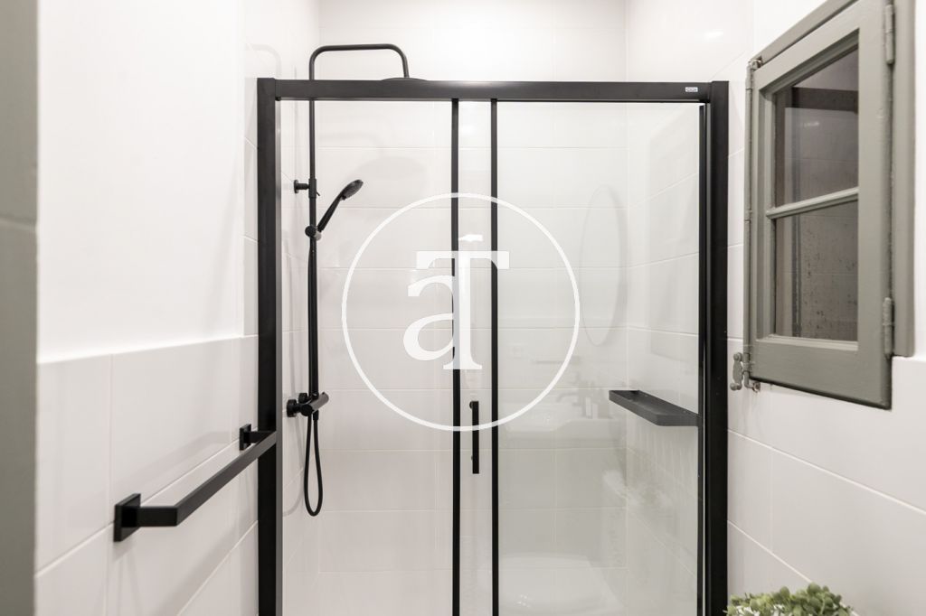 Appartement de location mensuelle avec 3 chambres, 1 salle de bain et balcon à Ciutat Vella 22
