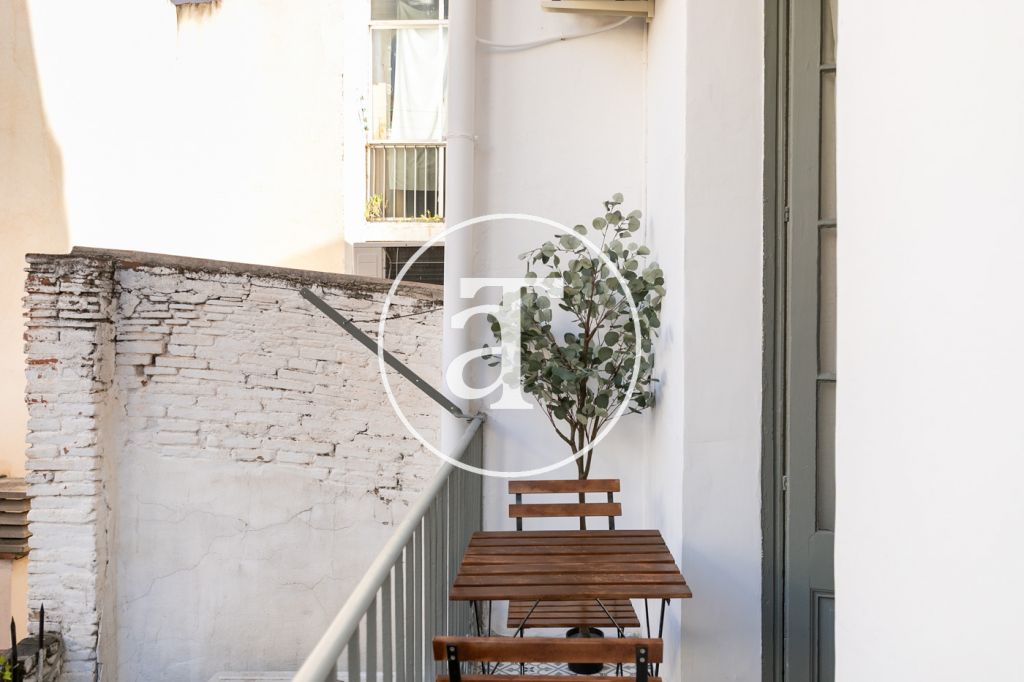 Appartement de location mensuelle avec 3 chambres, 1 salle de bain et balcon à Ciutat Vella 4