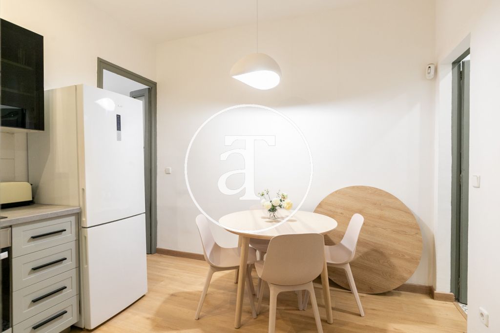 Appartement de location mensuelle avec 3 chambres, 1 salle de bain et balcon à Ciutat Vella 13