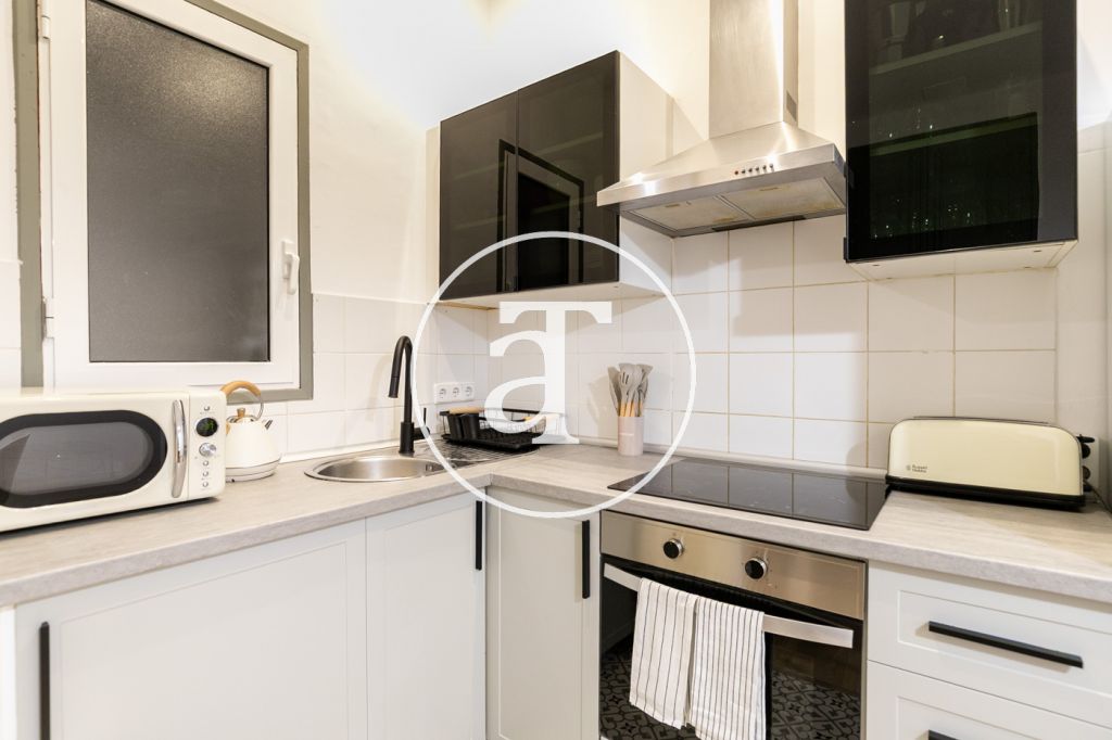 Appartement de location mensuelle avec 3 chambres, 1 salle de bain et balcon à Ciutat Vella 9