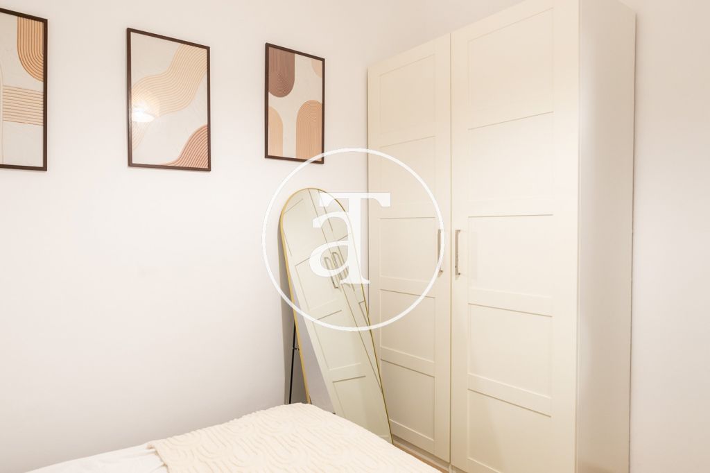 Appartement de location mensuelle avec 3 chambres, 1 salle de bain et balcon à Ciutat Vella 25