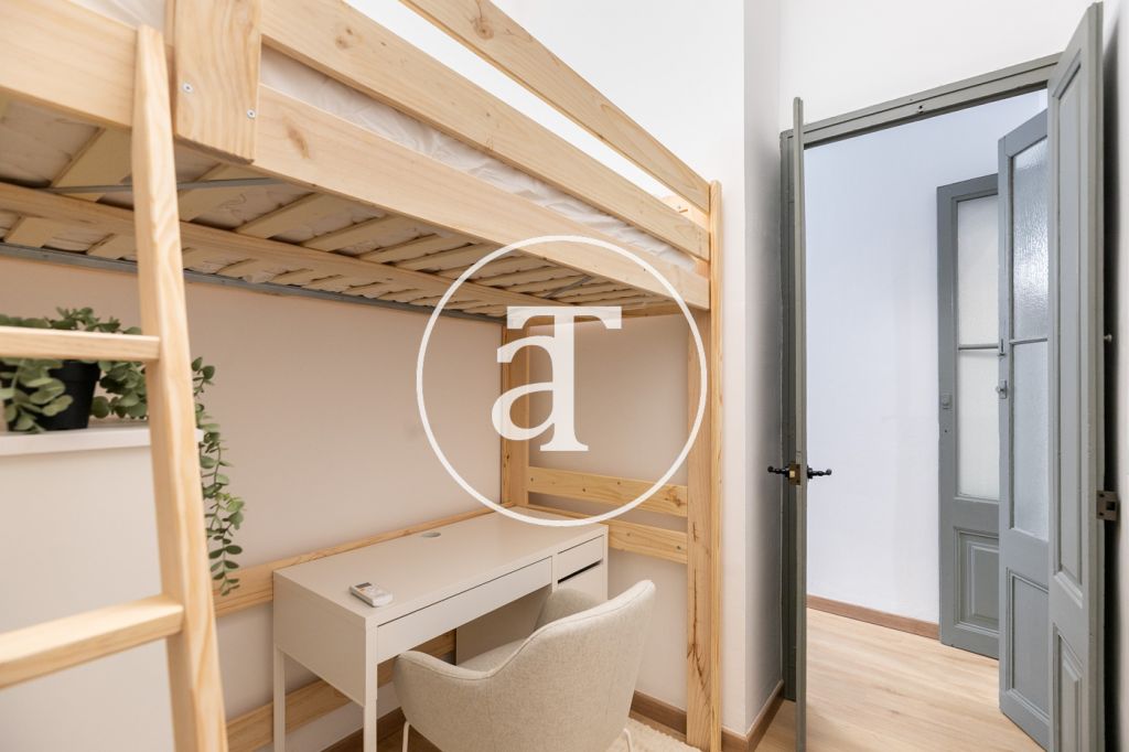 Appartement de location mensuelle avec 3 chambres, 1 salle de bain et balcon à Ciutat Vella 28