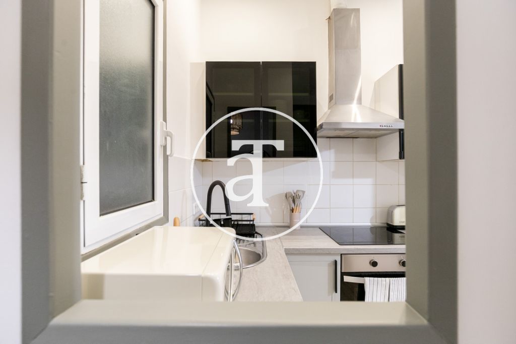 Appartement de location mensuelle avec 3 chambres, 1 salle de bain et balcon à Ciutat Vella 11