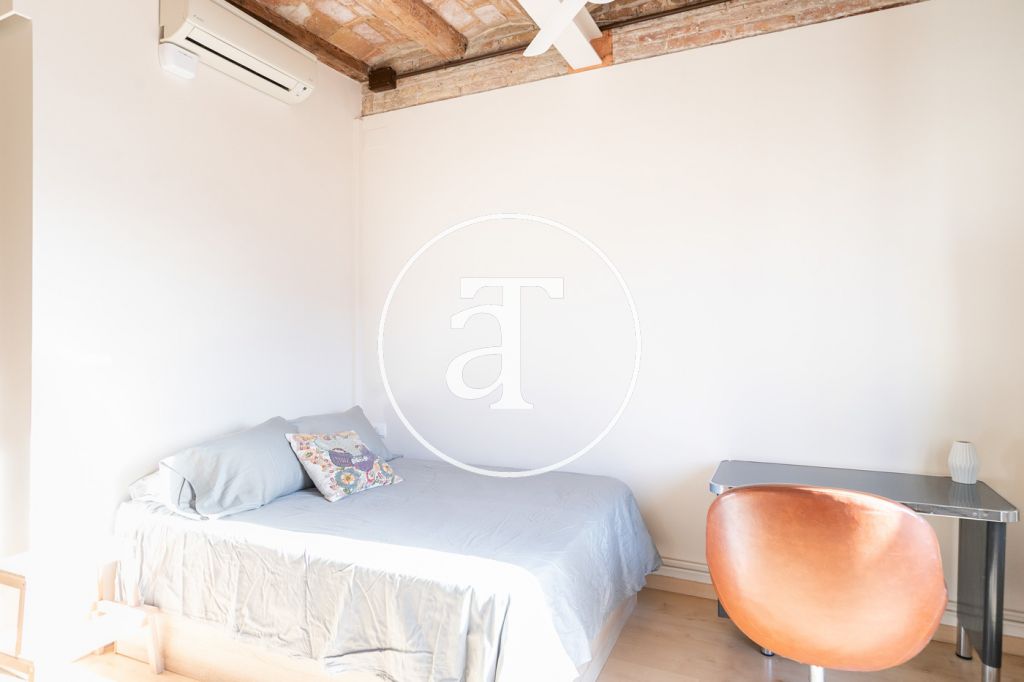 Piso de alquiler temporal de 1 habitación y 1 baño con balcón y vistas a Collserola en Sants 20