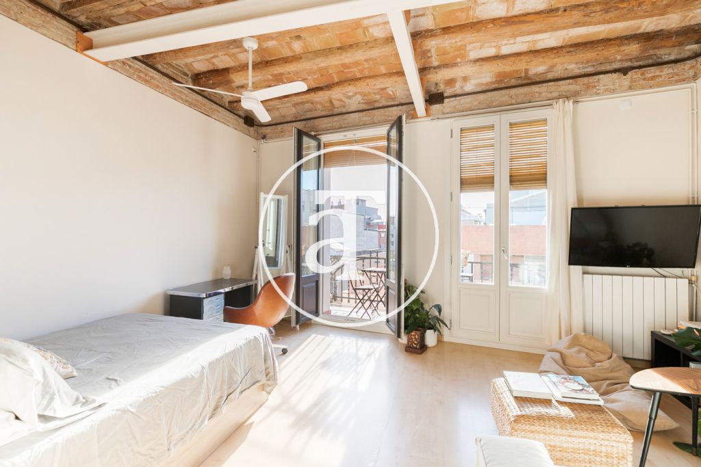 Piso de alquiler temporal de 1 habitación y 1 baño con balcón y vistas a Collserola en Sants 10