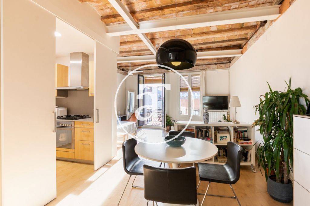 Piso de alquiler temporal de 1 habitación y 1 baño con balcón y vistas a Collserola en Sants 13