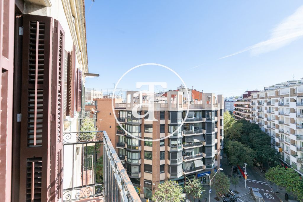Appartement de location mensuelle avec 2 chambres, 2 salles de bain et balcon dans l’Eixample 2