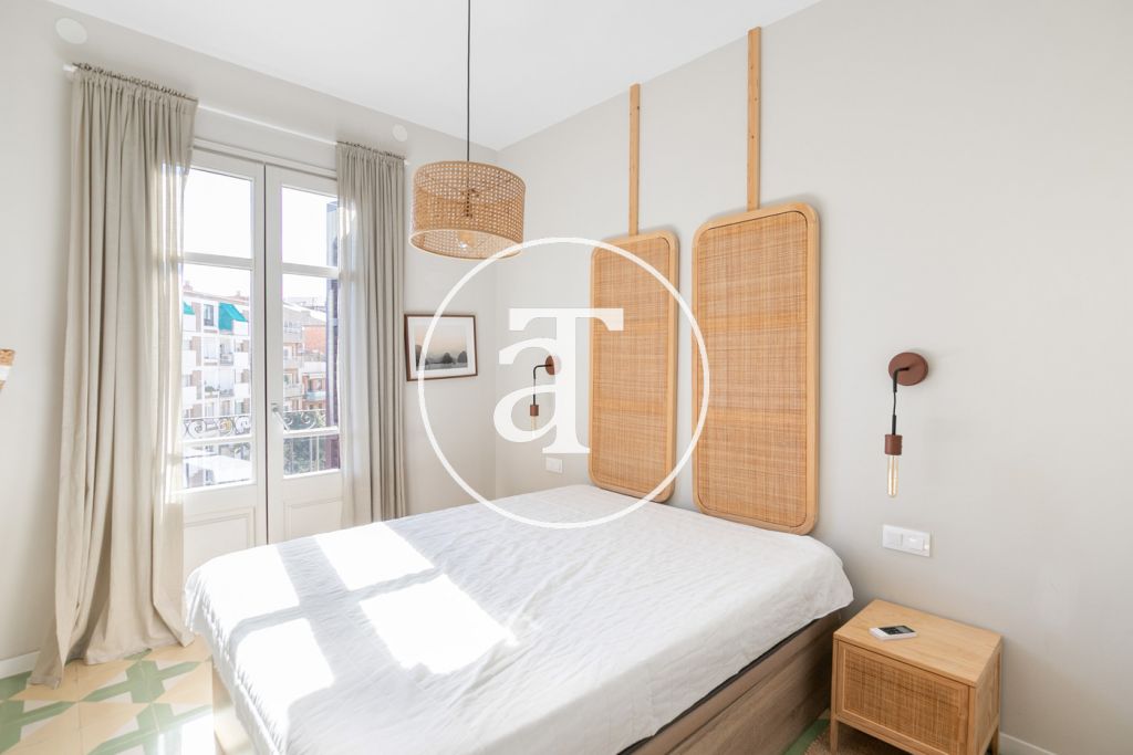 Appartement de location mensuelle avec 2 chambres, 2 salles de bain et balcon dans l’Eixample 25