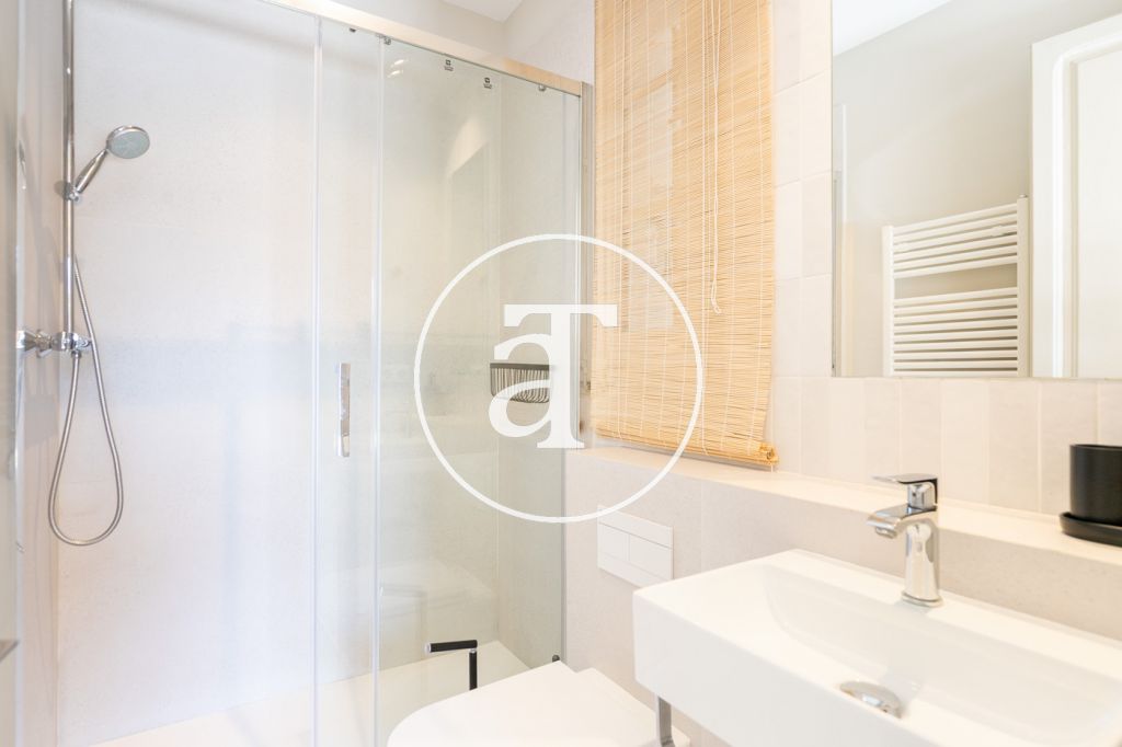 Appartement de location mensuelle avec 2 chambres, 2 salles de bain et balcon dans l’Eixample 22