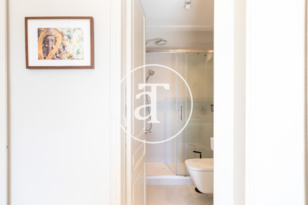 Appartement de location mensuelle avec 2 chambres, 2 salles de bain et balcon dans l’Eixample 20