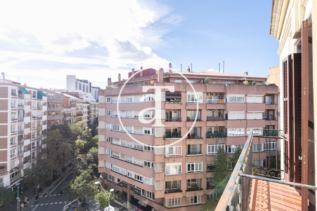 Appartement de location mensuelle avec 2 chambres, 2 salles de bain et balcon dans l’Eixample 3