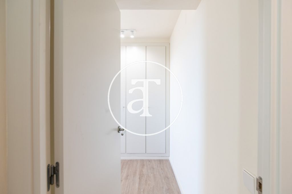 Appartement en location mensuelle avec 3 chambres, 2 salles de bain, terrasse et parking à Diagonal Mar 15