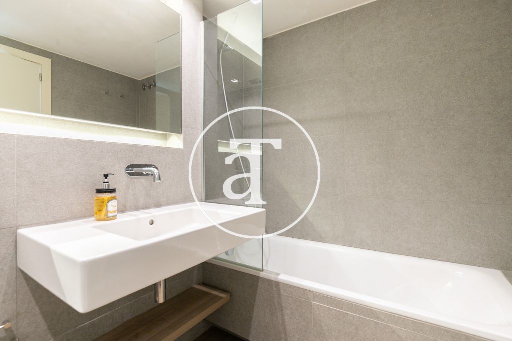 Appartement en location mensuelle avec 3 chambres, 2 salles de bain, terrasse et parking à Diagonal Mar 19