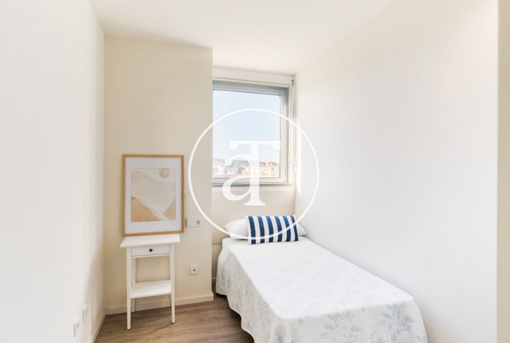 Appartement en location mensuelle avec 3 chambres, 2 salles de bain, terrasse et parking à Diagonal Mar 24