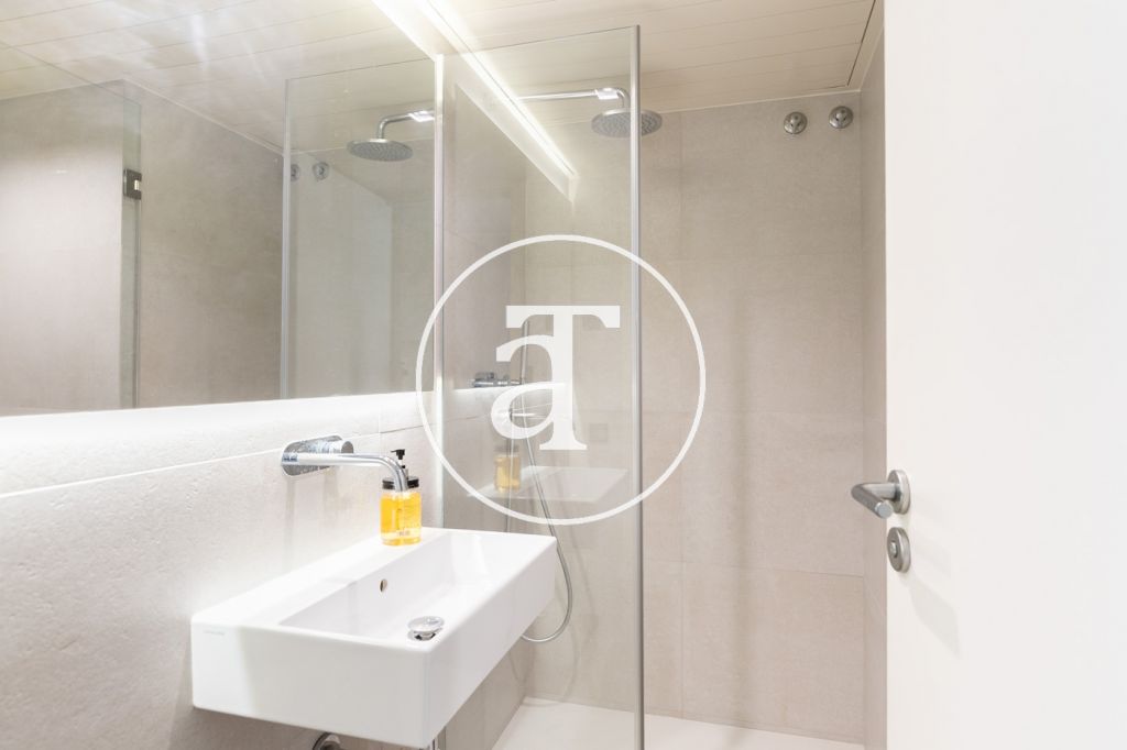 Appartement en location mensuelle avec 3 chambres, 2 salles de bain, terrasse et parking à Diagonal Mar 23