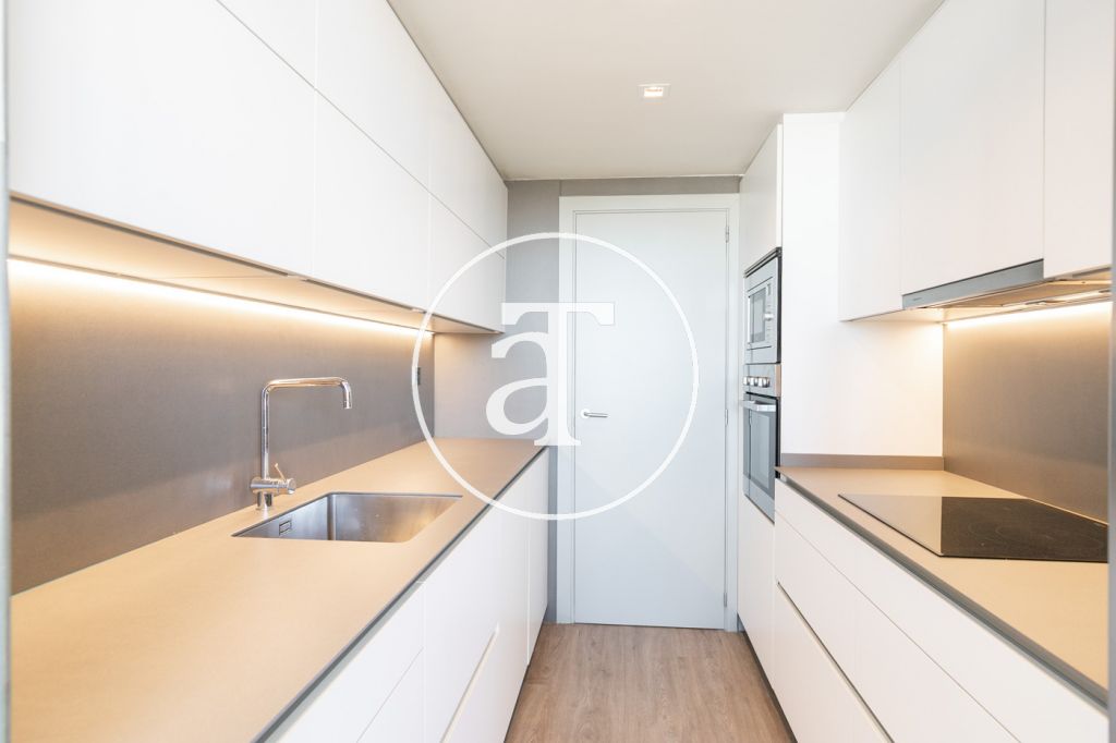Appartement en location mensuelle avec 3 chambres, 2 salles de bain, terrasse et parking à Diagonal Mar 12
