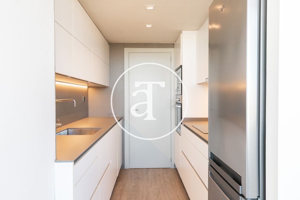 Appartement en location mensuelle avec 3 chambres, 2 salles de bain, terrasse et parking à Diagonal Mar 13