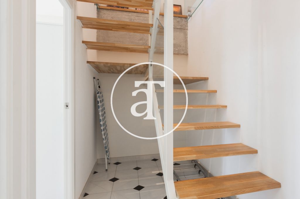 Duplex en location mensuelle avec 3 chambres, 2 salles de bain et 2 balcons avec vue à Sant Martí 21