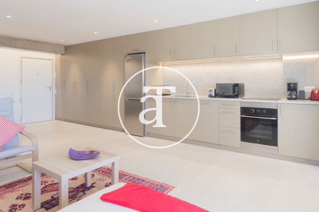 Duplex en location mensuelle avec 3 chambres, 2 salles de bain et 2 balcons avec vue à Sant Martí 13