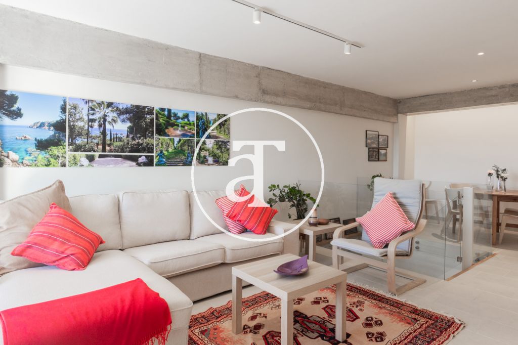Duplex en location mensuelle avec 3 chambres, 2 salles de bain et 2 balcons avec vue à Sant Martí 12