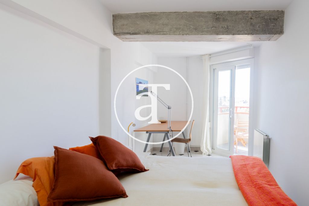 Duplex en location mensuelle avec 3 chambres, 2 salles de bain et 2 balcons avec vue à Sant Martí 32