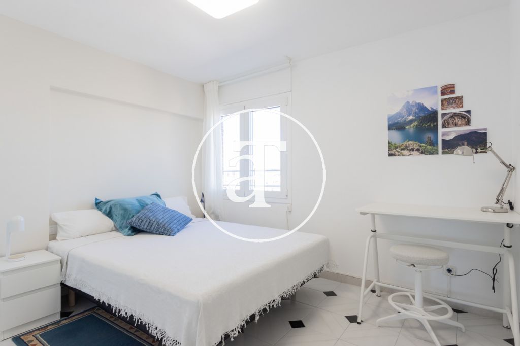 Duplex en location mensuelle avec 3 chambres, 2 salles de bain et 2 balcons avec vue à Sant Martí 38