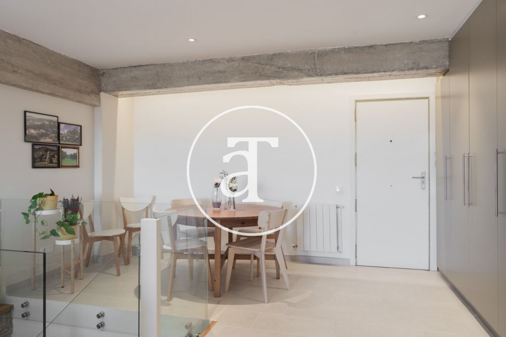Duplex en location mensuelle avec 3 chambres, 2 salles de bain et 2 balcons avec vue à Sant Martí 16