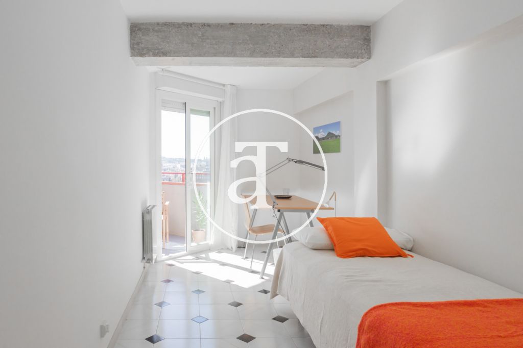 Duplex en location mensuelle avec 3 chambres, 2 salles de bain et 2 balcons avec vue à Sant Martí 24