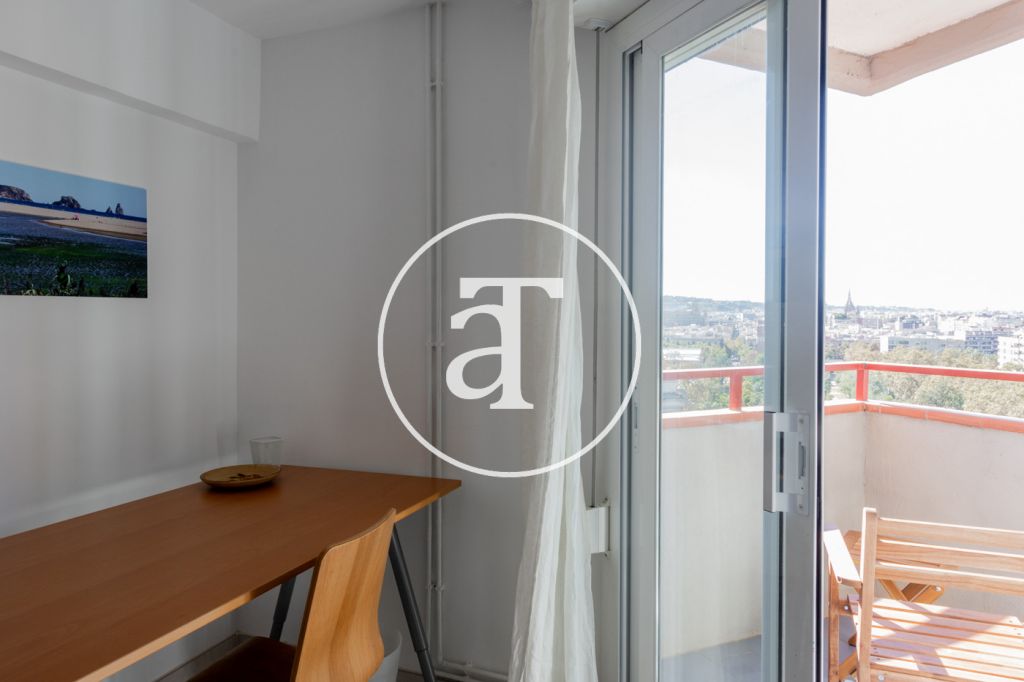 Duplex en location mensuelle avec 3 chambres, 2 salles de bain et 2 balcons avec vue à Sant Martí 31