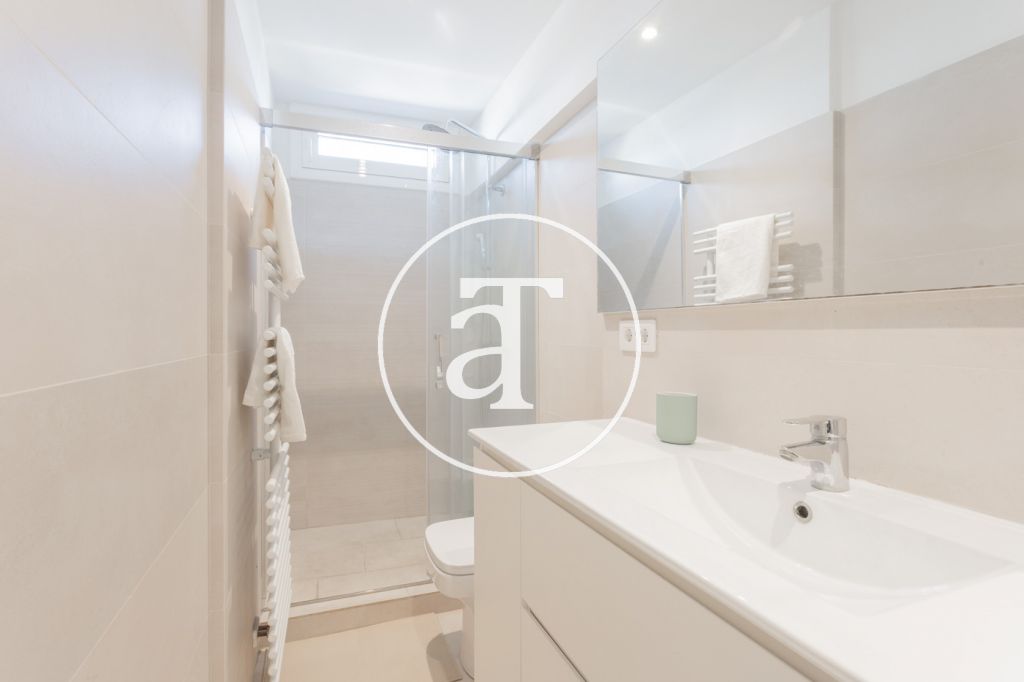 Duplex en location mensuelle avec 3 chambres, 2 salles de bain et 2 balcons avec vue à Sant Martí 35