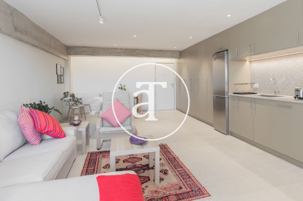 Duplex en location mensuelle avec 3 chambres, 2 salles de bain et 2 balcons avec vue à Sant Martí 11