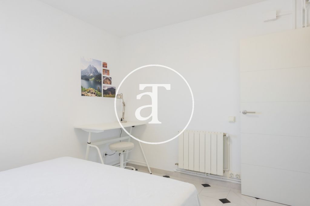 Duplex en location mensuelle avec 3 chambres, 2 salles de bain et 2 balcons avec vue à Sant Martí 41