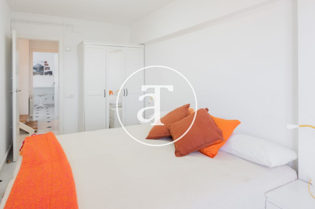 Duplex en location mensuelle avec 3 chambres, 2 salles de bain et 2 balcons avec vue à Sant Martí 33