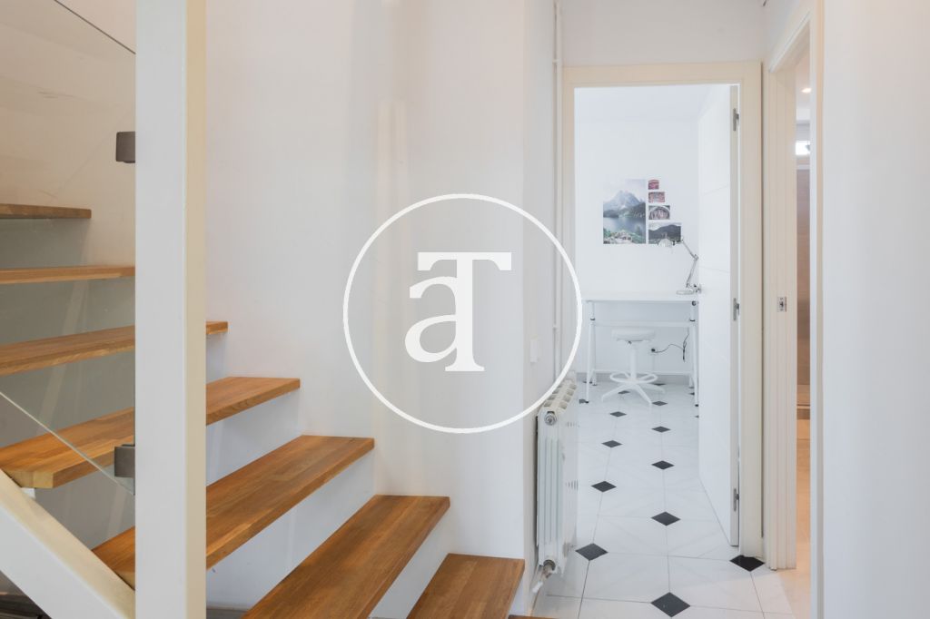 Duplex en location mensuelle avec 3 chambres, 2 salles de bain et 2 balcons avec vue à Sant Martí 23