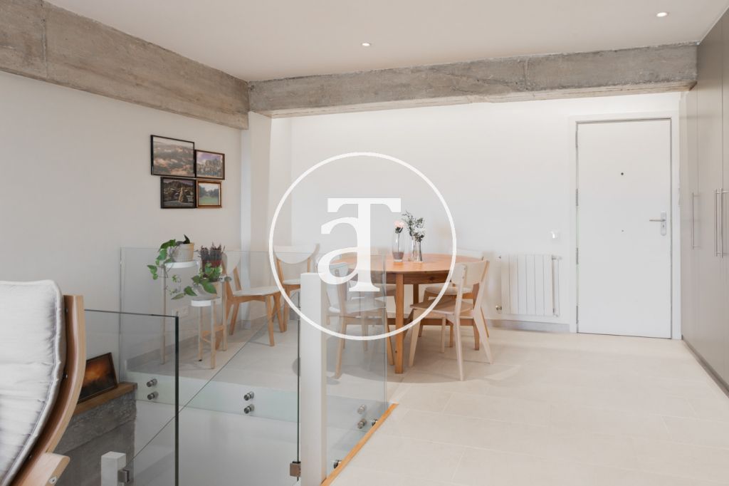Duplex en location mensuelle avec 3 chambres, 2 salles de bain et 2 balcons avec vue à Sant Martí 15