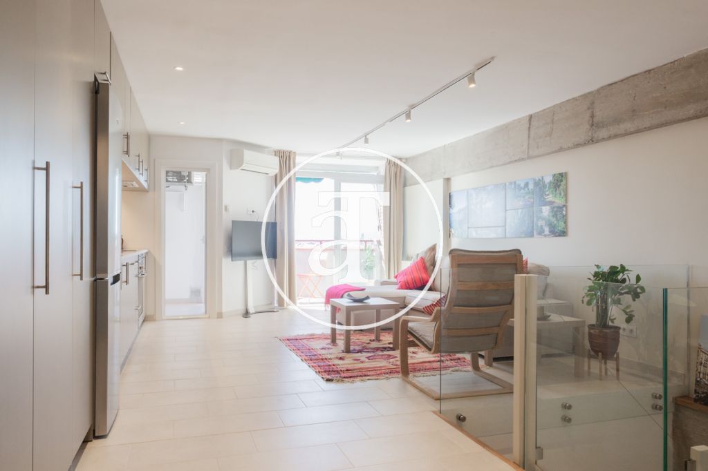 Duplex en location mensuelle avec 3 chambres, 2 salles de bain et 2 balcons avec vue à Sant Martí
