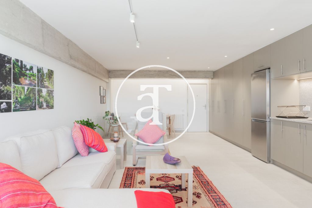 Duplex en location mensuelle avec 3 chambres, 2 salles de bain et 2 balcons avec vue à Sant Martí 10