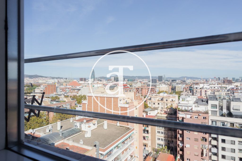 Duplex en location mensuelle avec 3 chambres, 2 salles de bain et 2 balcons avec vue à Sant Martí 39