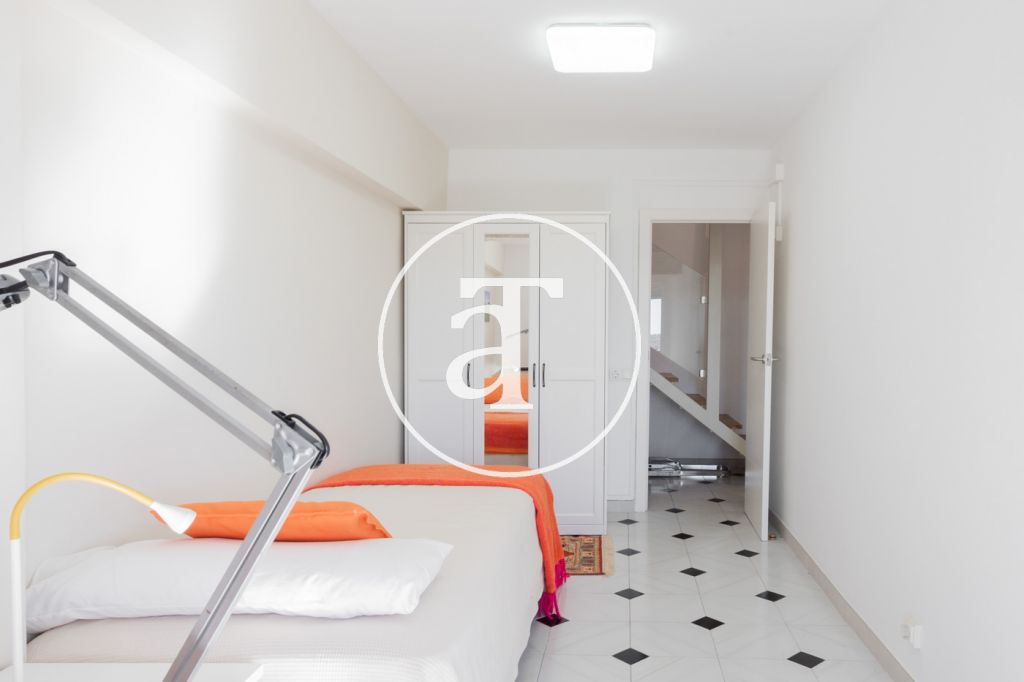 Duplex en location mensuelle avec 3 chambres, 2 salles de bain et 2 balcons avec vue à Sant Martí 27