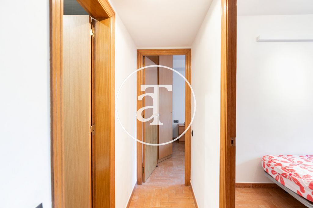 Monthly rental apartment with 2 bedrooms, 1 bathroom and balcony in Nou Barris 21