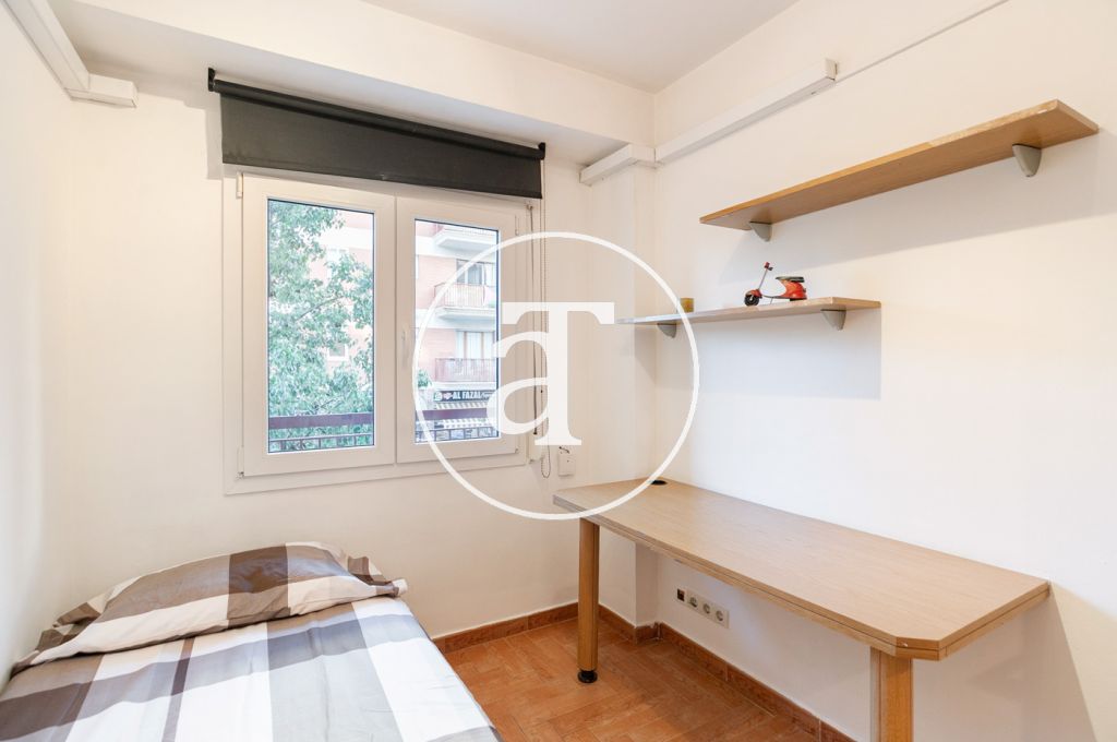 Monthly rental apartment with 2 bedrooms, 1 bathroom and balcony in Nou Barris 23