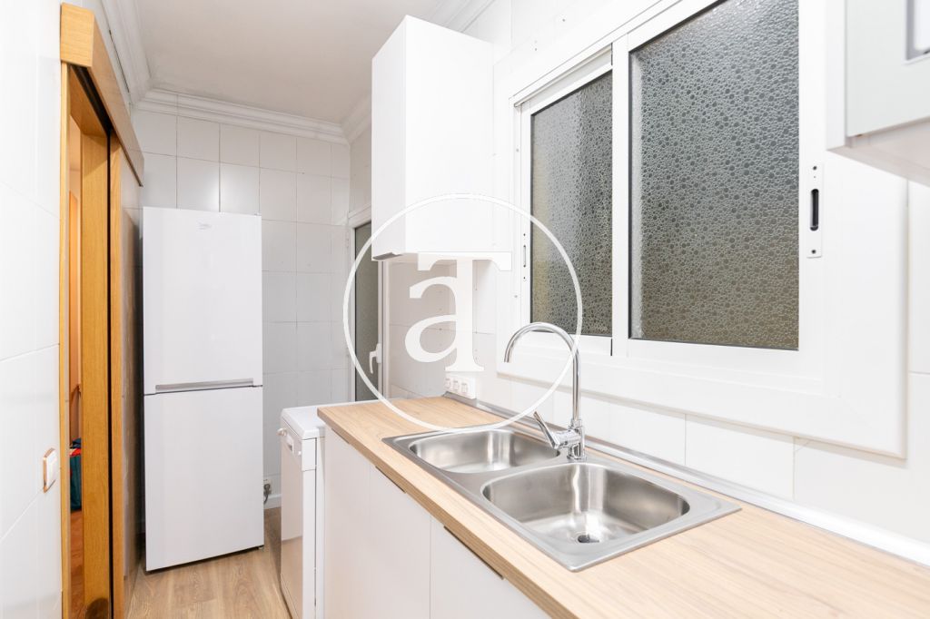 Monthly rental apartment with 2 bedrooms, 1 bathroom and balcony in Nou Barris 11
