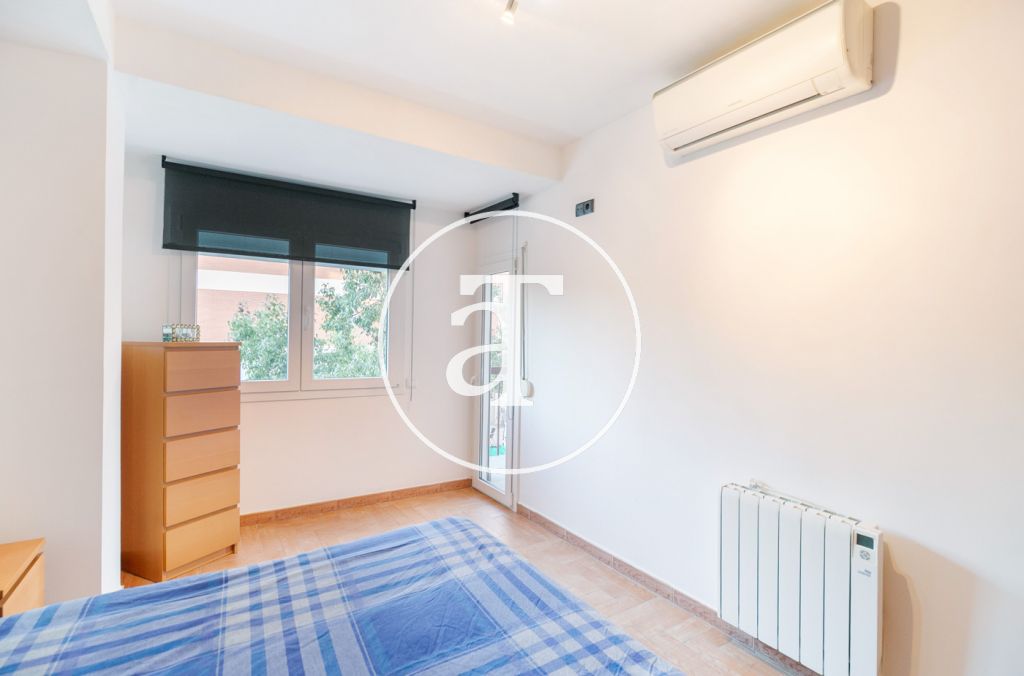 Monthly rental apartment with 2 bedrooms, 1 bathroom and balcony in Nou Barris 14