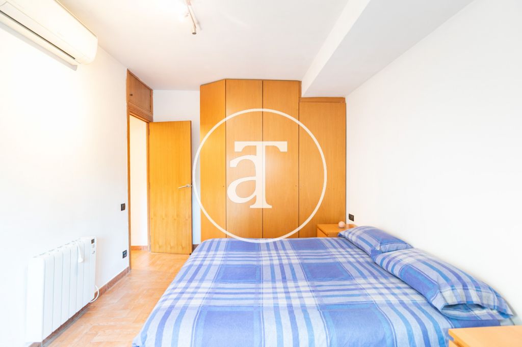 Monthly rental apartment with 2 bedrooms, 1 bathroom and balcony in Nou Barris 17