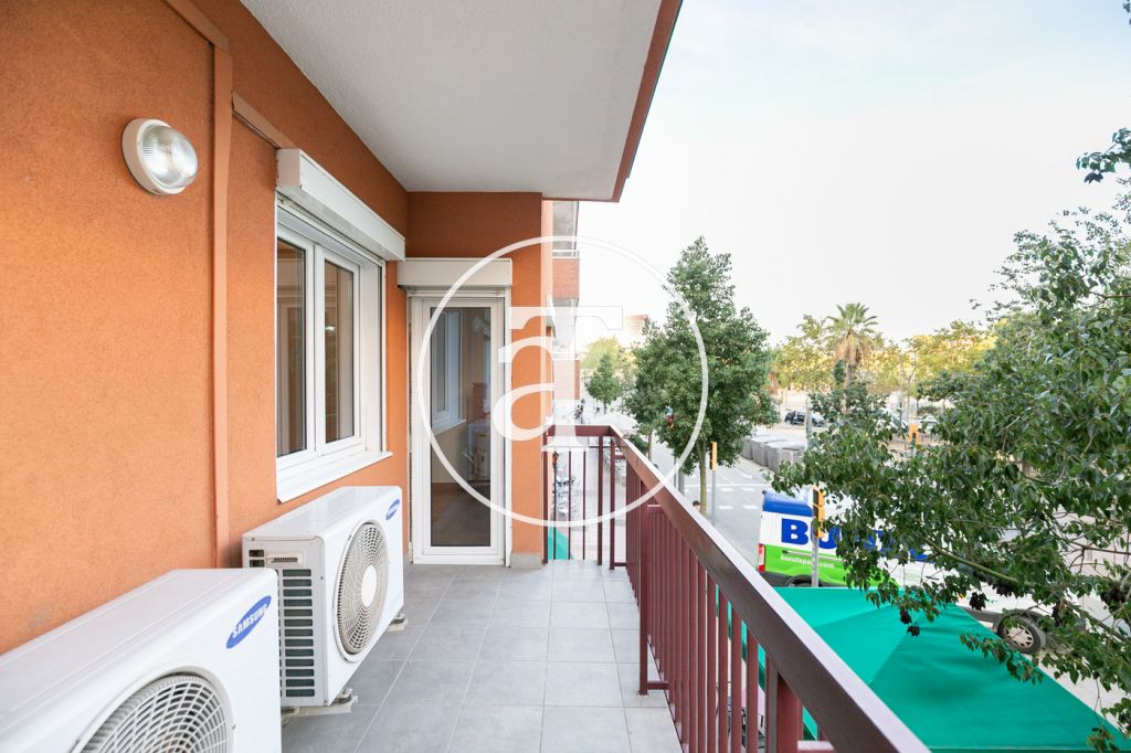 Monthly rental apartment with 2 bedrooms, 1 bathroom and balcony in Nou Barris 3
