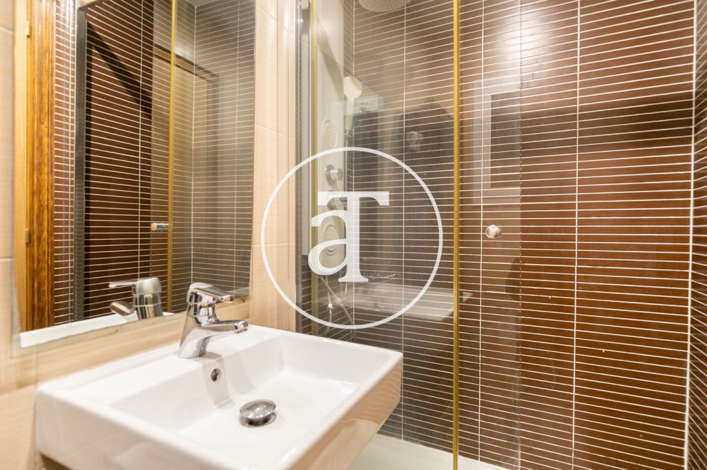 Monthly rental apartment with 2 bedrooms, 1 bathroom and balcony in Nou Barris 20